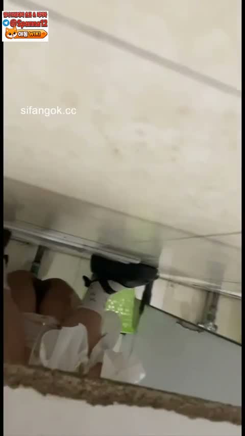 존잼 코스프레 행사장 화장실 훔쳐보기